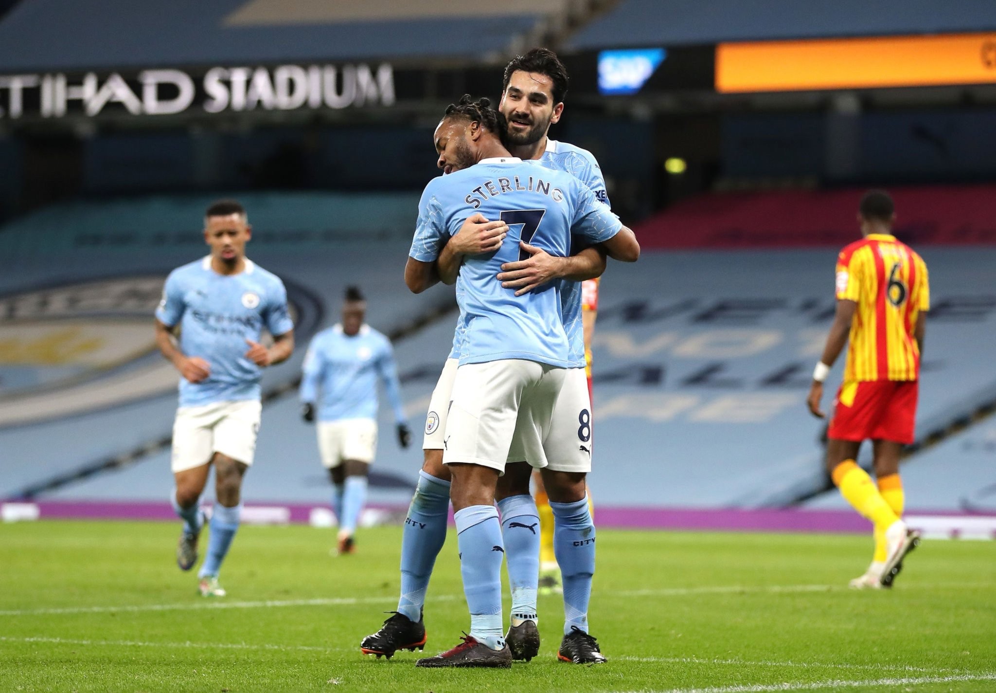 展现出了强 展现出了强